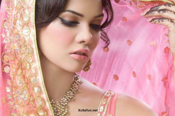 298812,xcitefun-bridal-makeup-jewelry-and-hairstyle-pics