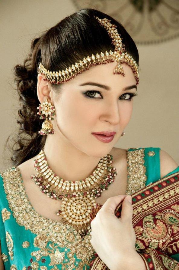 Ayesha_umar_bridal_makeup_fashion_in_Pakistani