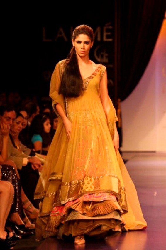 Indian-Bridal-Fashion-of-Mehndi-Dresses-2013-For-Girls1