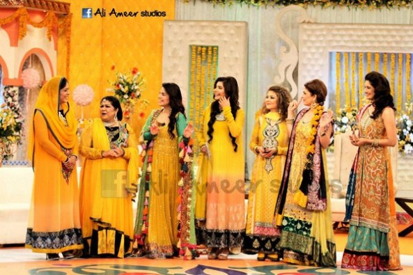 Pakistani-Mehndi-Dresses-Designs-From-Good-Morning-010