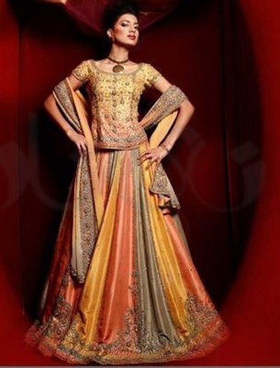 Shazia-Designers-Mehndi-Dresses-8